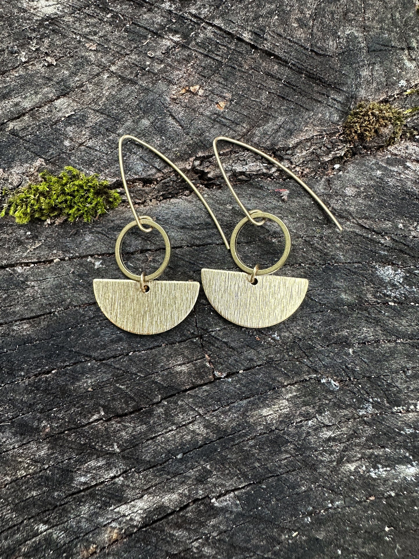 Geometric half circle earrings, simple minimalist gold colored hippie boho meets minimalist