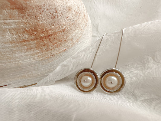 PEARL DOME | Freshwater Pearl Minimalist earrings