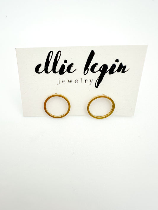 CIRCLE STUDS | gold colored brass minimalist studs for everyday wear
