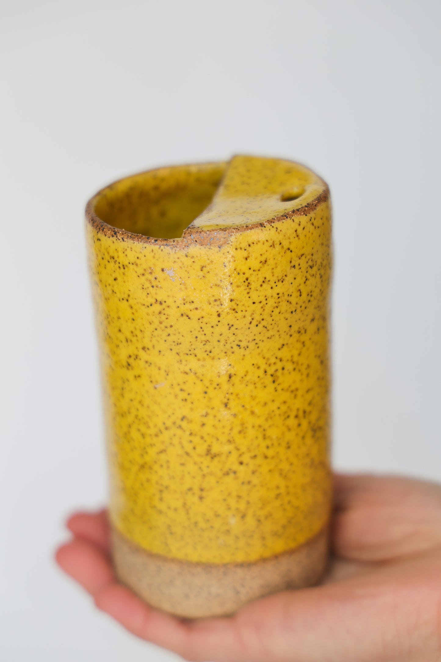 Buttered Sunlight Speckled Stoneware To-Go Cup – 10oz