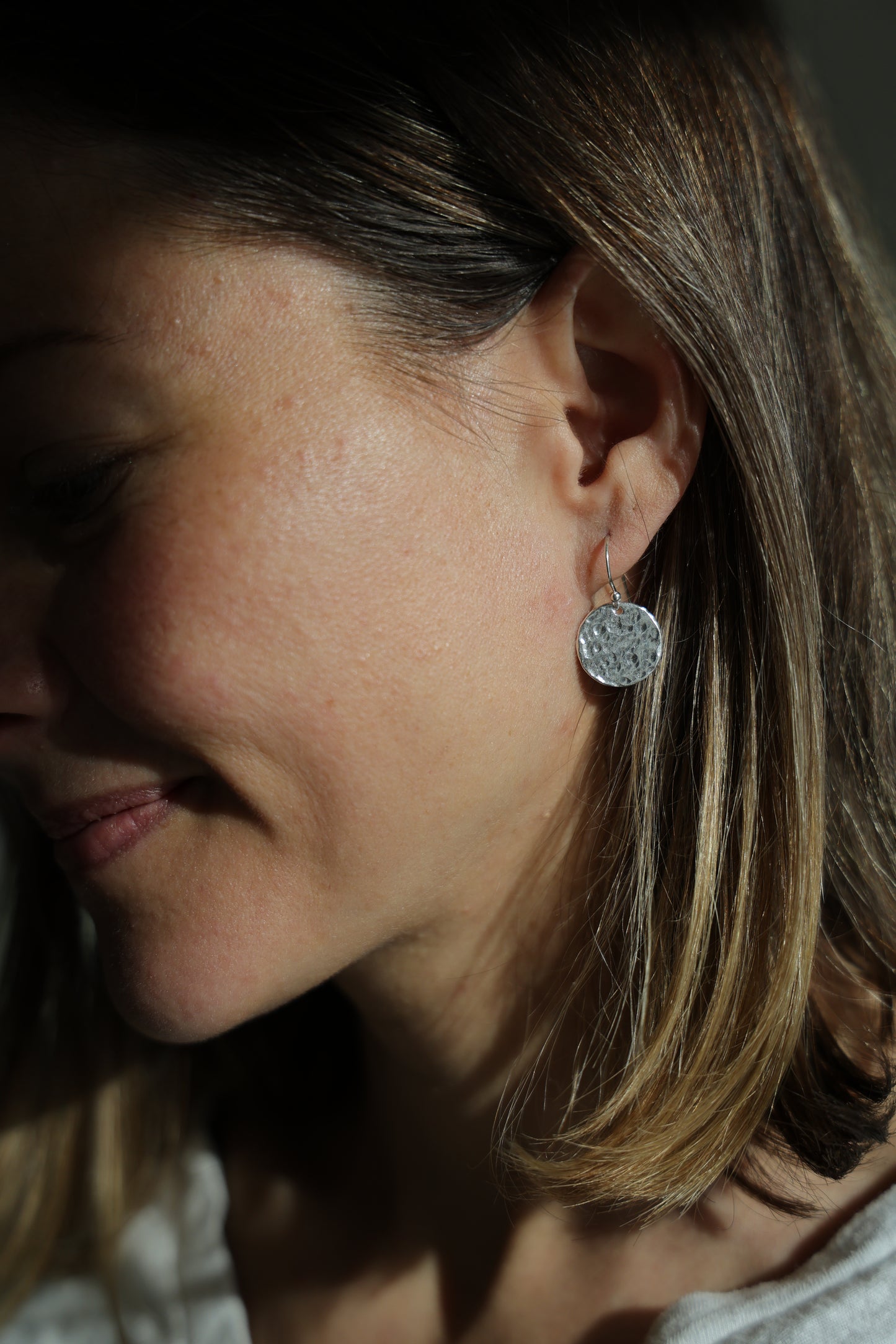 Small Hammered Silver or Brass Disc Earrings, Minimalist, Every day, Lightweight Water Earrings